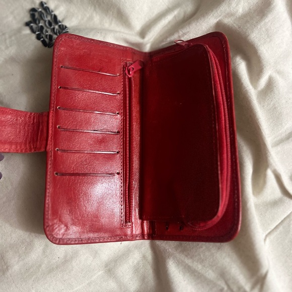 Red wallet - Picture 2 of 3